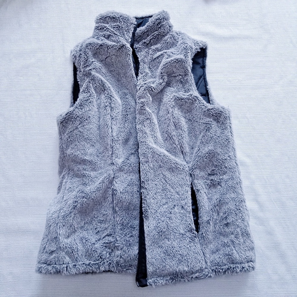 (3 for $15) Winter re reversible fur vest